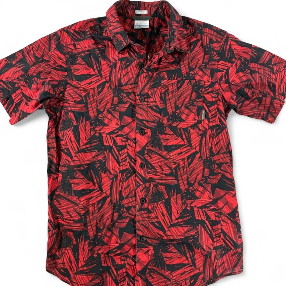 NWOT Red & Black floral print Columbia short sleeve button up. Men's small.